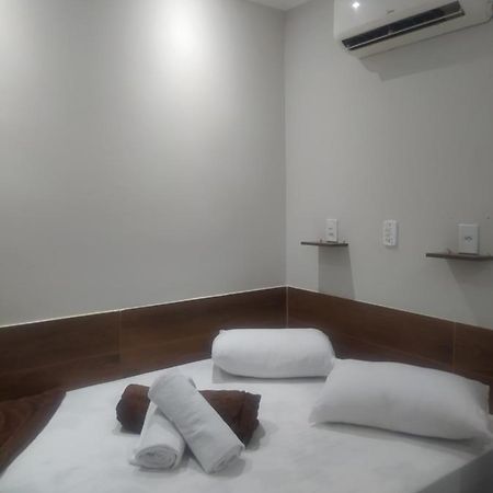 Pousada Quarto Casal Com Ar,Frigobar, Garagem Aparecida  Exterior foto
